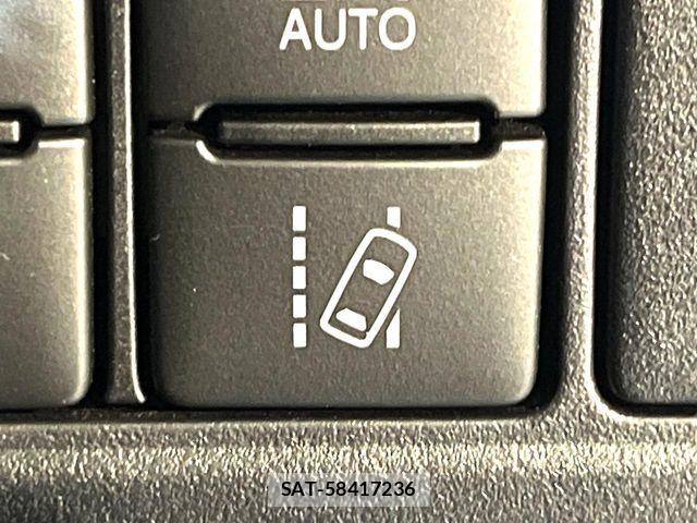 Toyota VOXY 2021-06 7503582-12