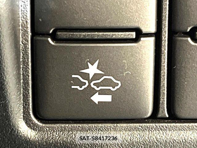 Toyota VOXY 2021-06 7503582-13