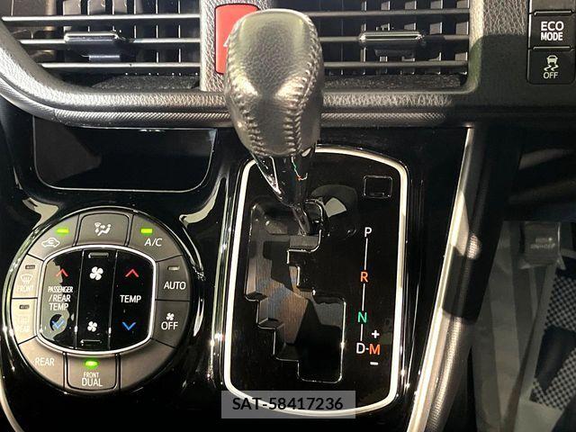 Toyota VOXY 2021-06 7503582-17