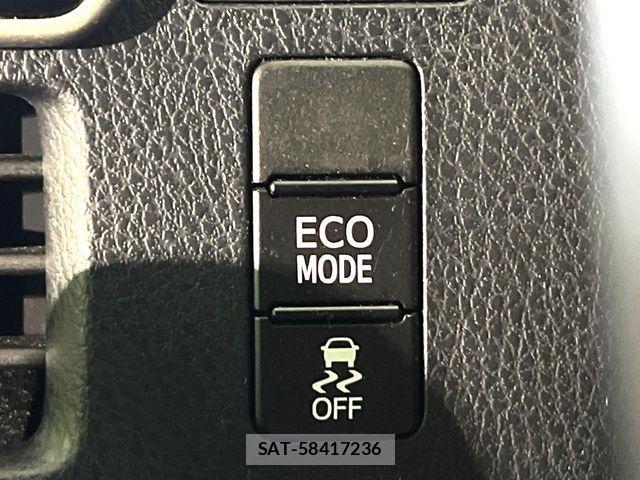 Toyota VOXY 2021-06 7503582-18