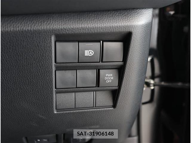 Toyota VOXY 2024-06 7503581-11