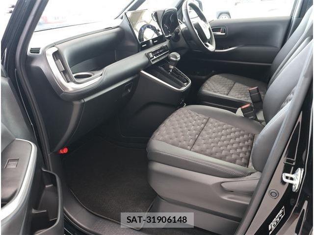 Toyota VOXY 2024-06 7503581-15