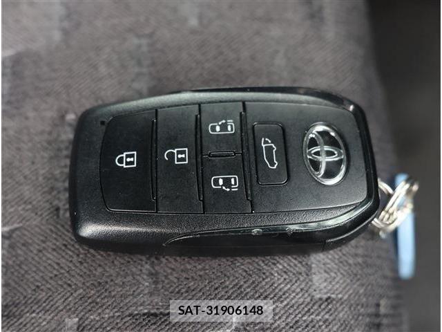 Toyota VOXY 2024-06 7503581-17