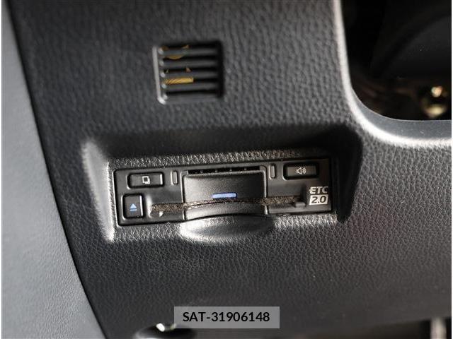 Toyota VOXY 2024-06 7503581-4