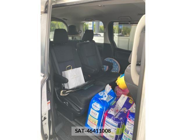 Toyota VOXY 2016-11 7503637-10