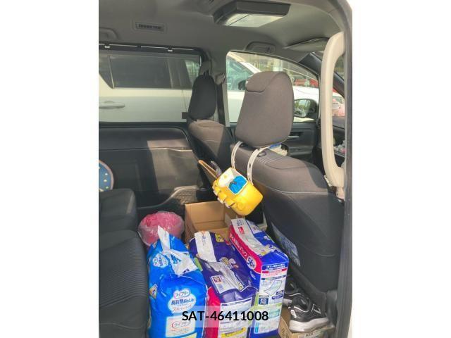 Toyota VOXY 2016-11 7503637-11