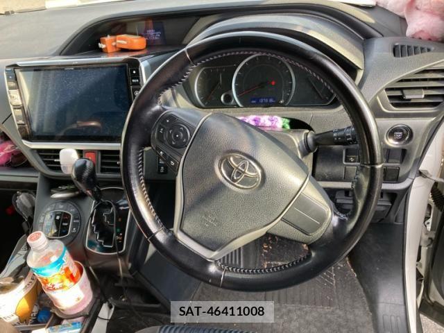 Toyota VOXY 2016-11 7503637-14