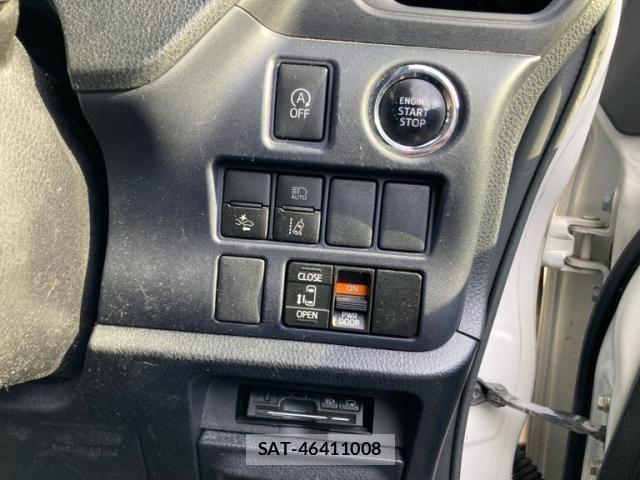 Toyota VOXY 2016-11 7503637-15