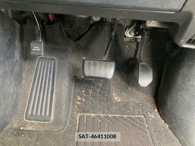 Toyota VOXY 2016-11 7503637-16