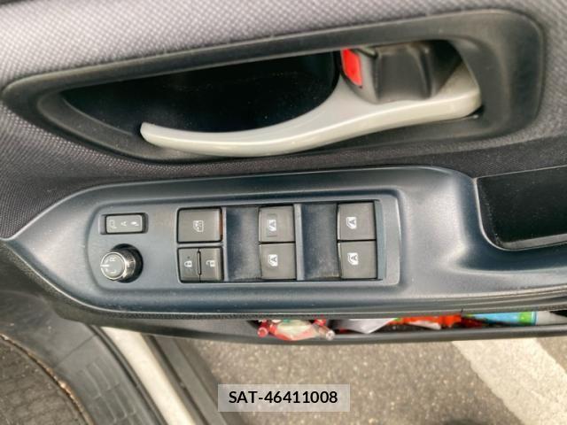 Toyota VOXY 2016-11 7503637-17
