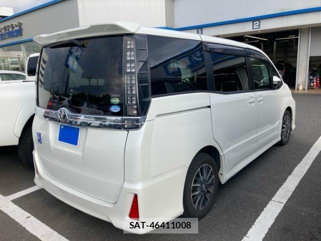 Toyota VOXY 2016-11 7503637-2