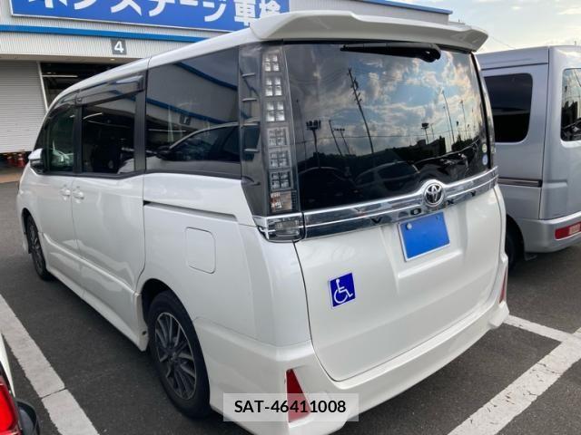 Toyota VOXY 2016-11 7503637-3