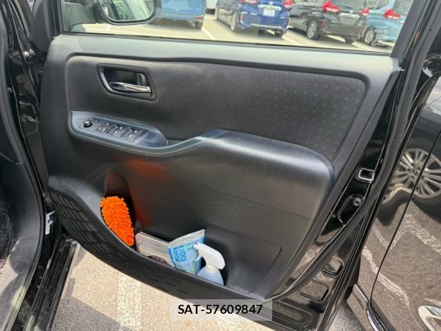 Toyota VOXY 2016-10 7503640-9