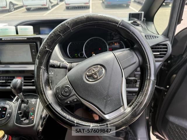 Toyota VOXY 2016-10 7503640-11