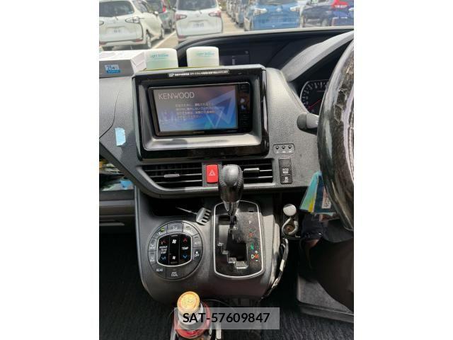 Toyota VOXY 2016-10 7503640-13