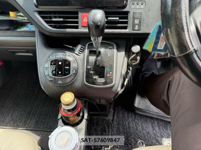 Toyota VOXY 2016-10 7503640-18