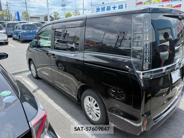 Toyota VOXY 2016-10 7503640-1