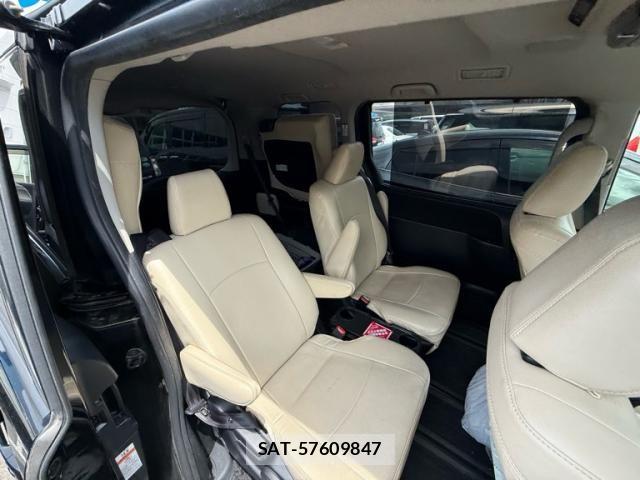 Toyota VOXY 2016-10 7503640-8