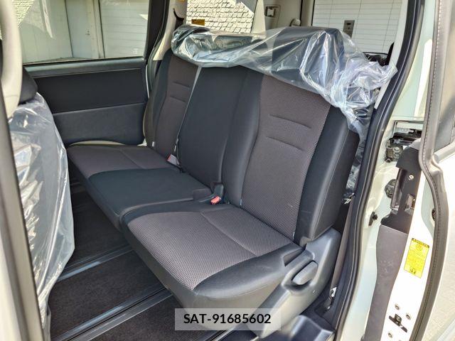 Toyota VOXY 2013-02 7503630-18