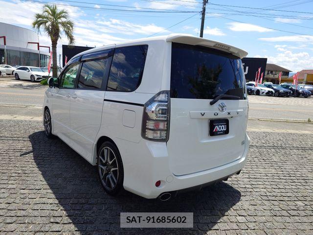 Toyota VOXY 2013-02 7503630-2