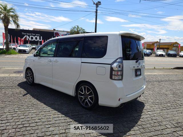 Toyota VOXY 2013-02 7503630-3