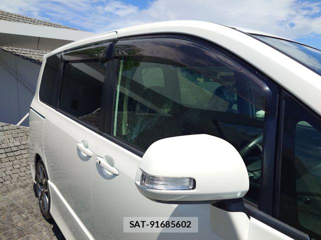 Toyota VOXY 2013-02 7503630-4