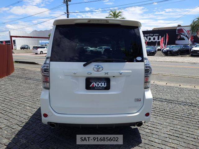 Toyota VOXY 2013-02 7503630-6
