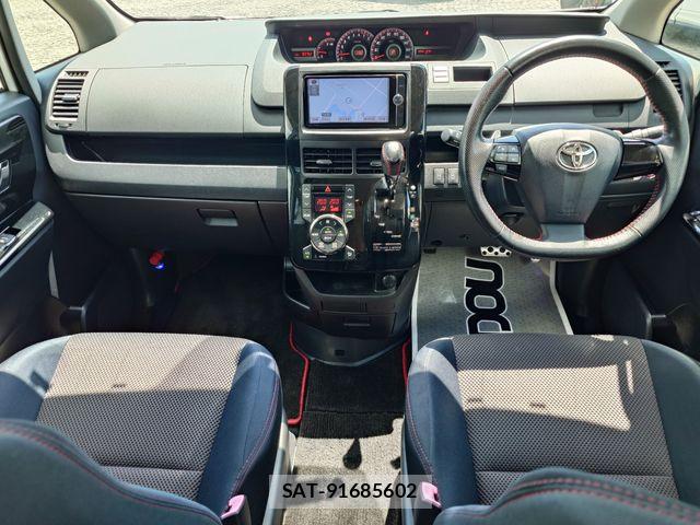 Toyota VOXY 2013-02 7503630-8