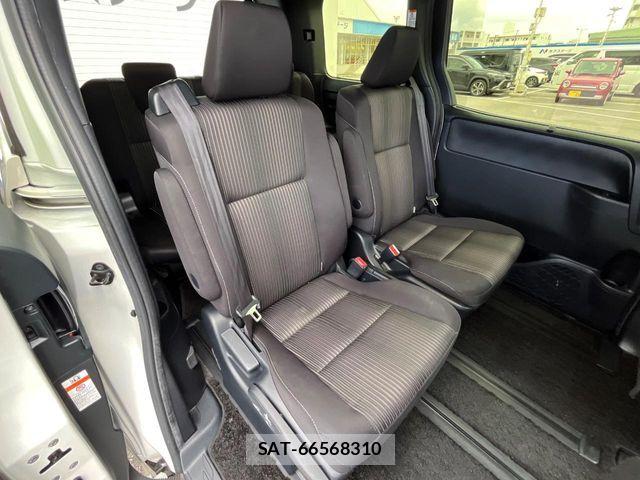 Toyota VOXY 2018-02 7503595-9