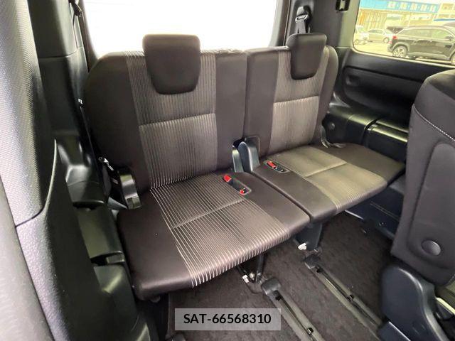 Toyota VOXY 2018-02 7503595-10