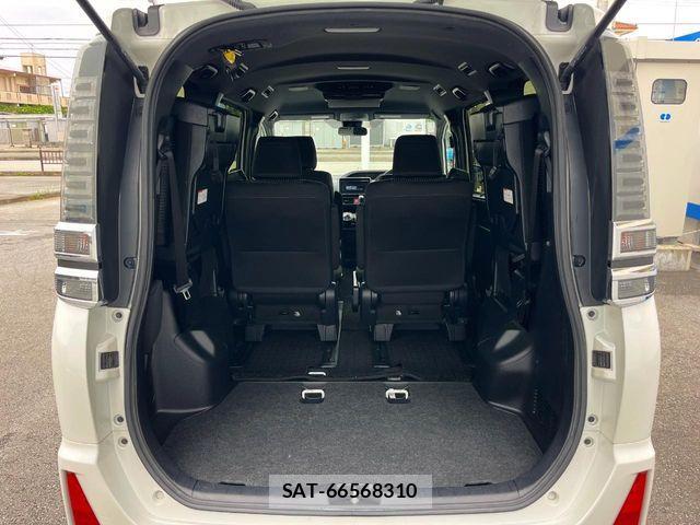 Toyota VOXY 2018-02 7503595-11
