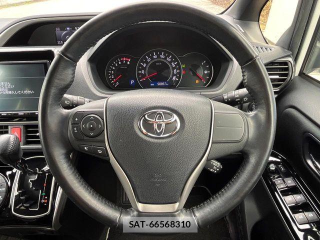 Toyota VOXY 2018-02 7503595-12