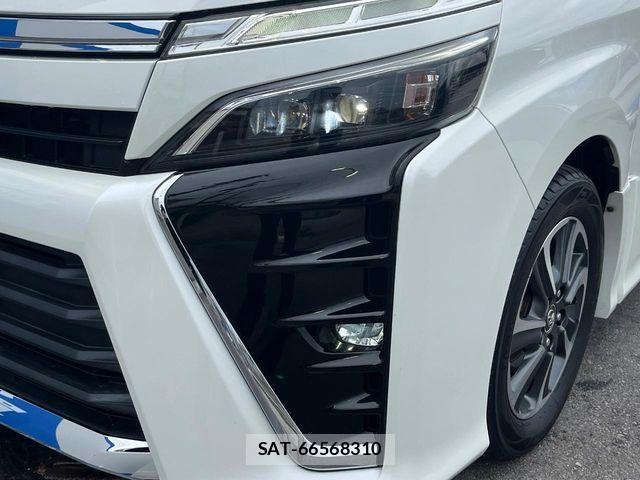 Toyota VOXY 2018-02 7503595-13