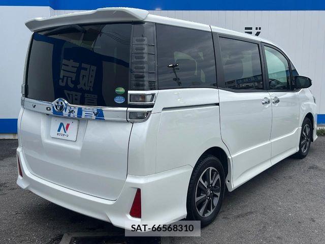 Toyota VOXY 2018-02 7503595-18