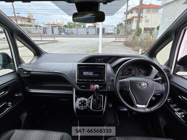 Toyota VOXY 2018-02 7503595-1