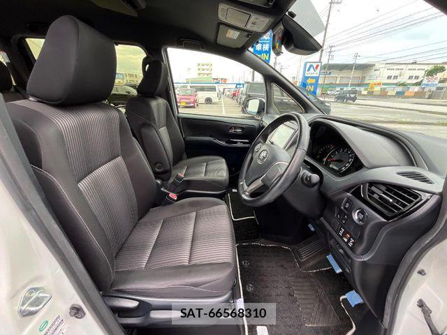 Toyota VOXY 2018-02 7503595-8