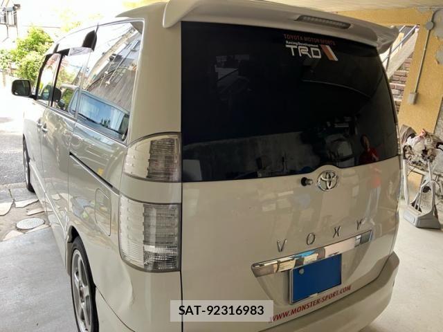 Toyota VOXY 2006-01 7503650-1