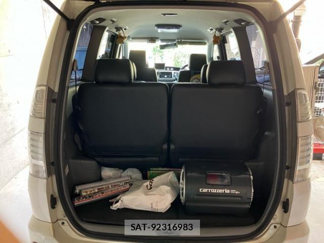 Toyota VOXY 2006-01 7503650-8