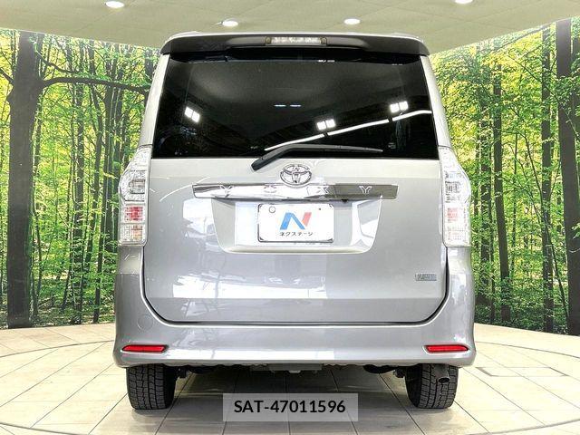 Toyota VOXY 2013-12 7503641-15