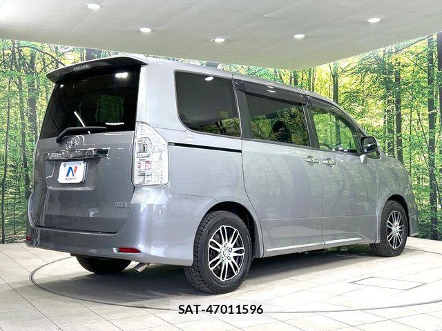 Toyota VOXY 2013-12 7503641-17