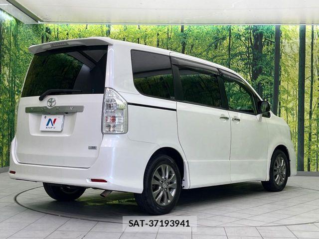 Toyota VOXY 2011-03 7503643-17