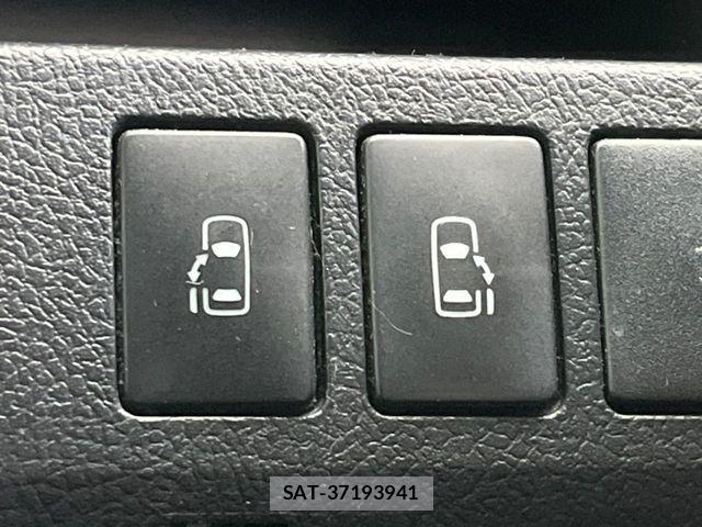 Toyota VOXY 2011-03 7503643-2