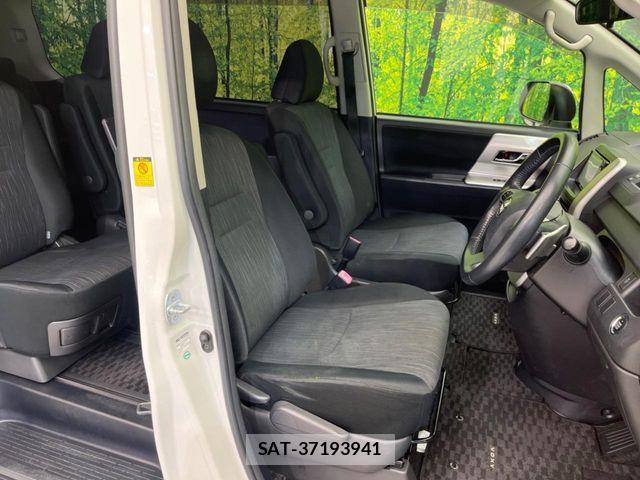Toyota VOXY 2011-03 7503643-7