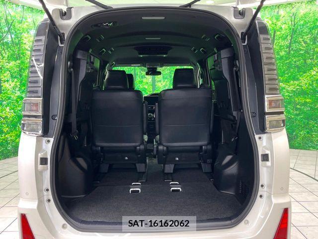Toyota VOXY 2021-02 7503596-12
