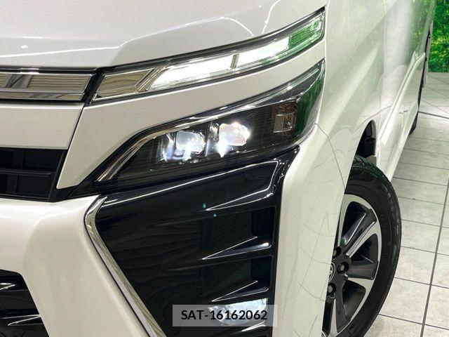 Toyota VOXY 2021-02 7503596-14
