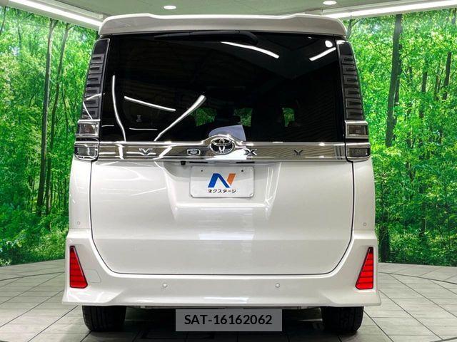 Toyota VOXY 2021-02 7503596-17