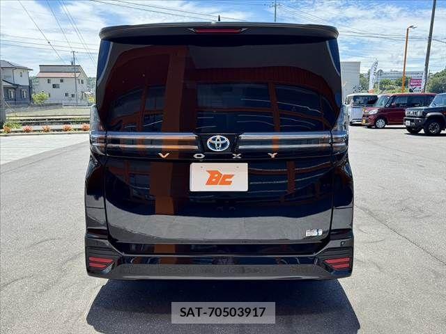 Toyota VOXY 2023-10 7503563-13