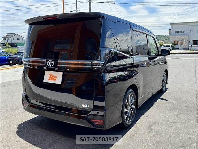 Toyota VOXY 2023-10 7503563-14