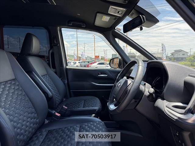 Toyota VOXY 2023-10 7503563-15