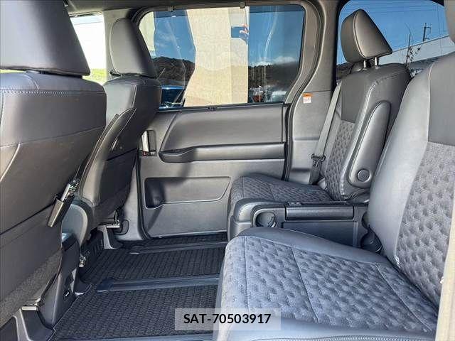 Toyota VOXY 2023-10 7503563-18